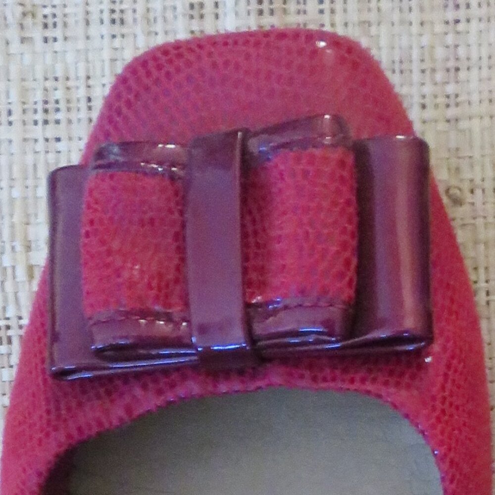 NWOT Red MeToo Leather Flats with a Bow Sz 7.5 - Picture 2 of 11